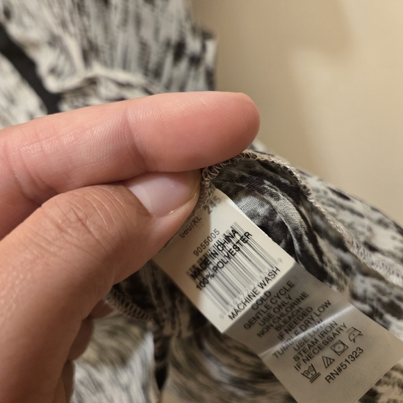 Two By Vince Camuto Black and Cream Blouse - Picture 6 of 6